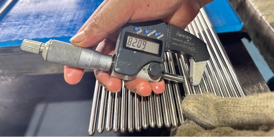 11SMnPb30和1215钢材对比：哪个更适合批量加工？